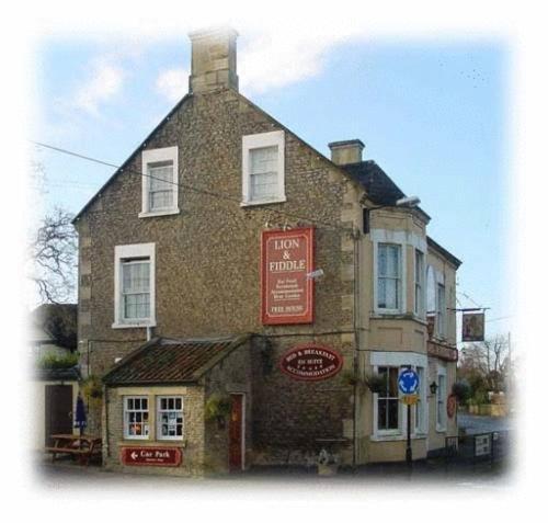 Lion And Fiddle Hotel Trowbridge Kültér fotó