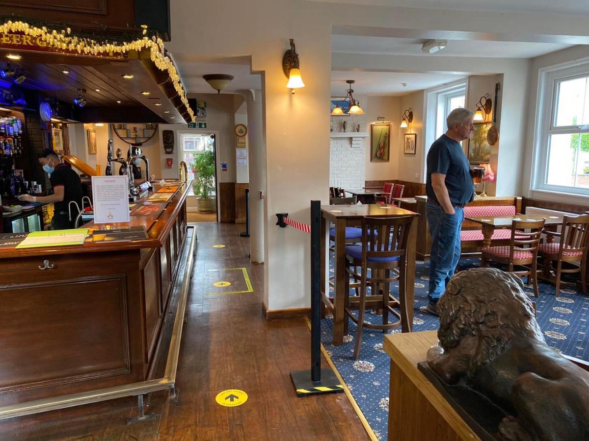 Lion And Fiddle Hotel Trowbridge Kültér fotó