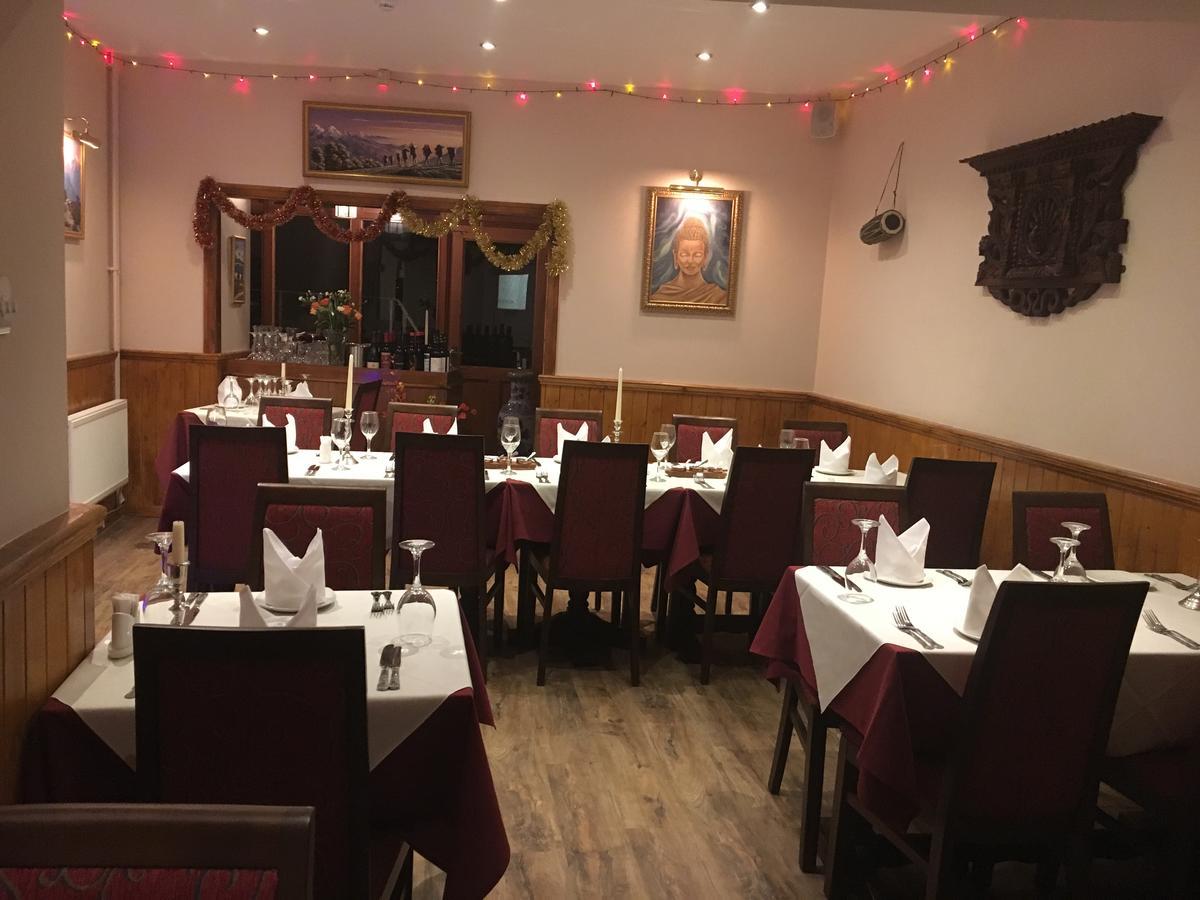 Lion And Fiddle Hotel Trowbridge Kültér fotó