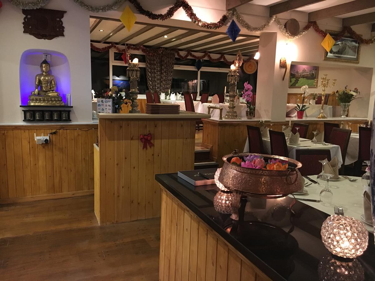 Lion And Fiddle Hotel Trowbridge Kültér fotó