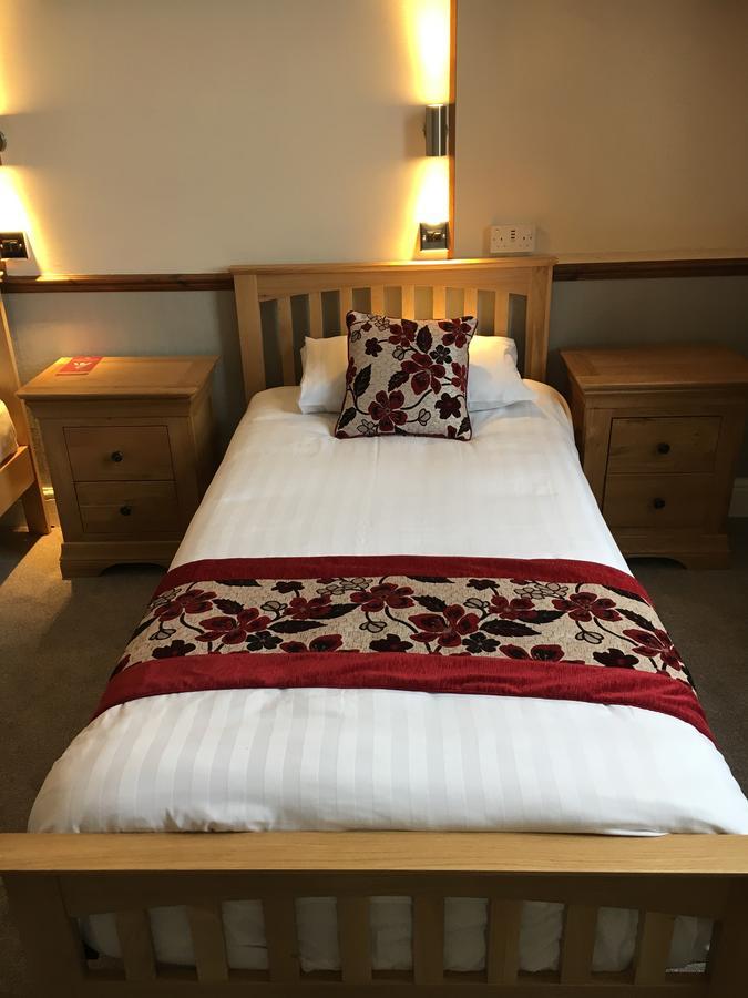 Lion And Fiddle Hotel Trowbridge Kültér fotó