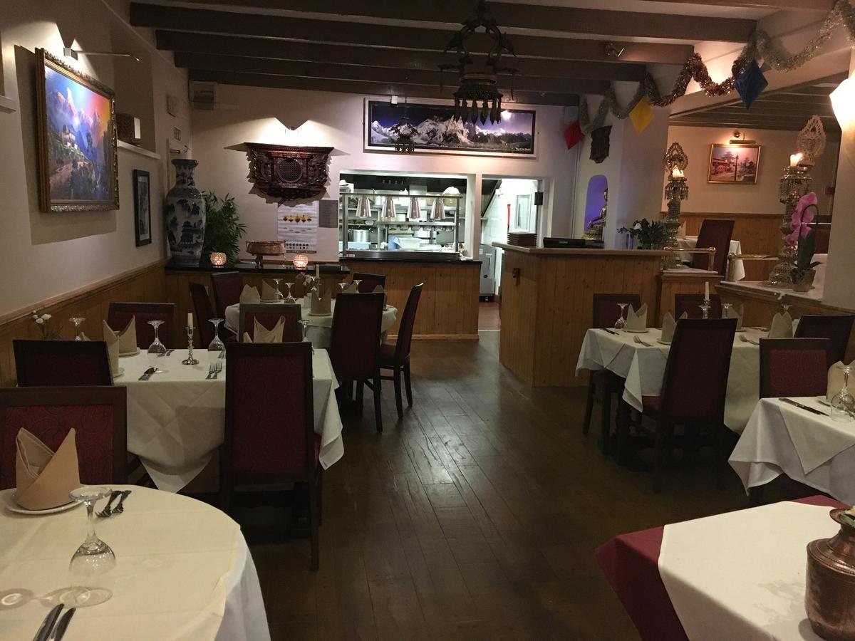 Lion And Fiddle Hotel Trowbridge Kültér fotó