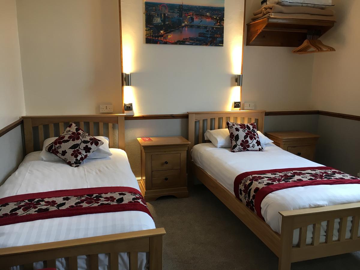 Lion And Fiddle Hotel Trowbridge Kültér fotó