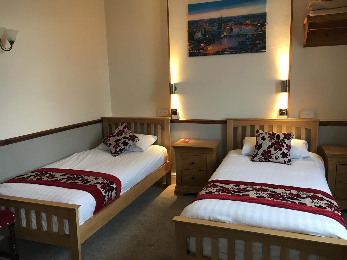 Lion And Fiddle Hotel Trowbridge Kültér fotó